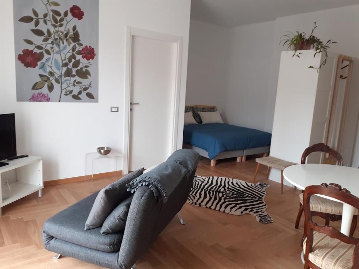 Vittadinisette Apartment Pavia Bagian luar foto